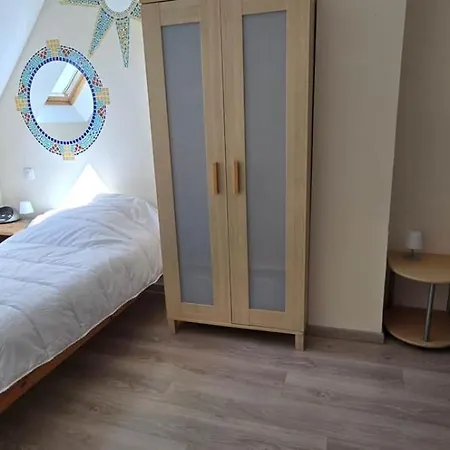 2-6 P. Dans Un Hameau Paisible Jublains