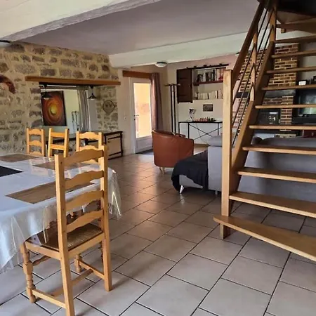 2-6 P. Dans Un Hameau Paisible *