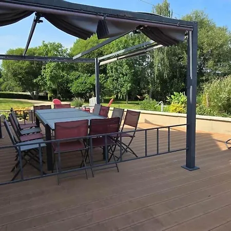 2-6 P. Dans Un Hameau Paisible Jublains